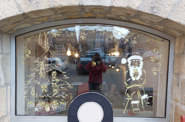 vitrine noël crêperie tréguier trégor goëlo